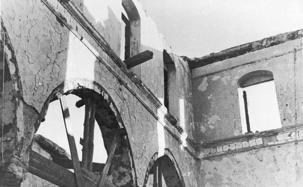 בית הכנסת בזאויה לאחר הפרעות, 1945 זכויות יוצרים: המרכז לתיעוד חזותי ע