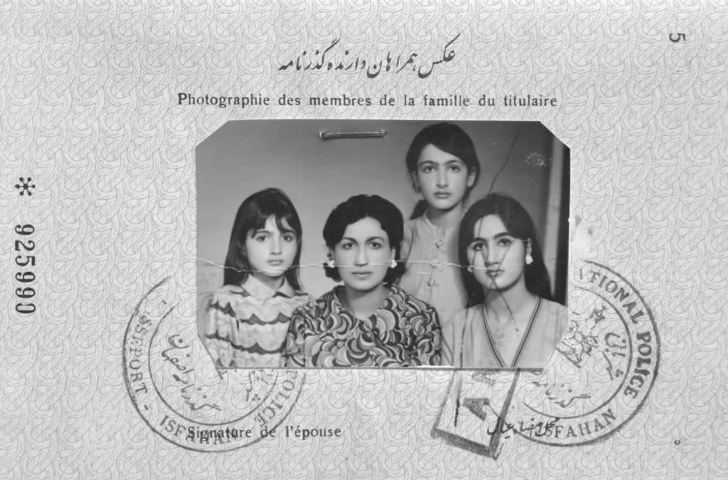 דרכון משפחת צדיק ערב עלייתה לארץ ישראל. איצפאהן, 1960 לערך באישור דני צדיק