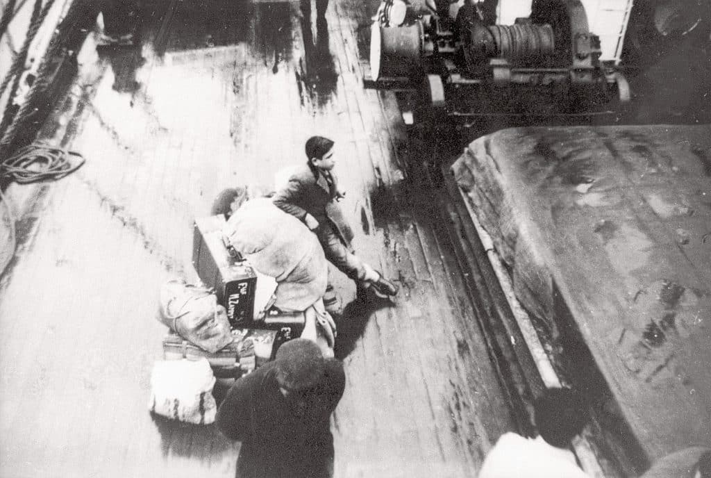מהגרים יהודים על סיפון אניה בדרכה למרסיי. אלכסנדריה, 1956 זכויות יוצרים: המרכז לתיעוד חזותי ע