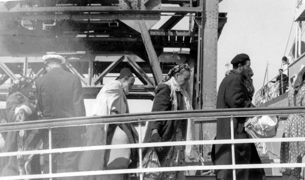 עולים ממרוקו על אניה בדרכם לארץ ישראל, 1954 - 1956